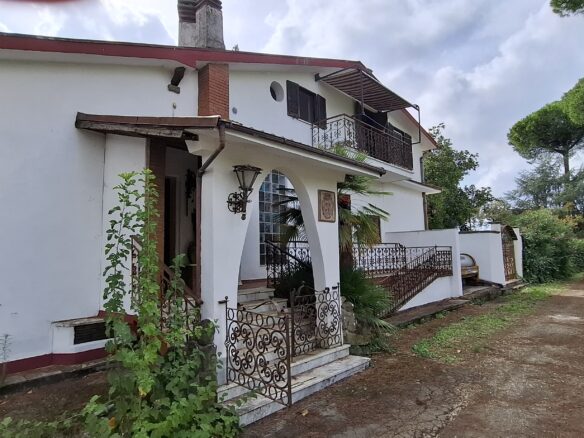 Villa Of 500 M² With Vineyard, Olive Grove And Swimming Pool In Wine Country Near Rome