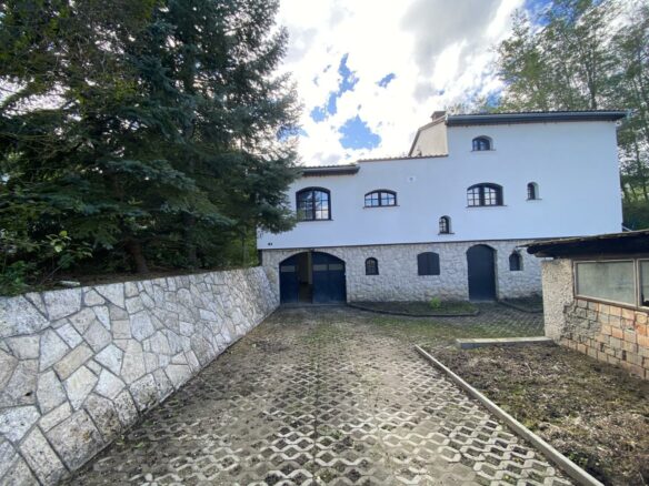 Spacious 280 M² Mediterranean Villa With Large Garden Near A Lake – Peaceful Countryside Living In Hungary