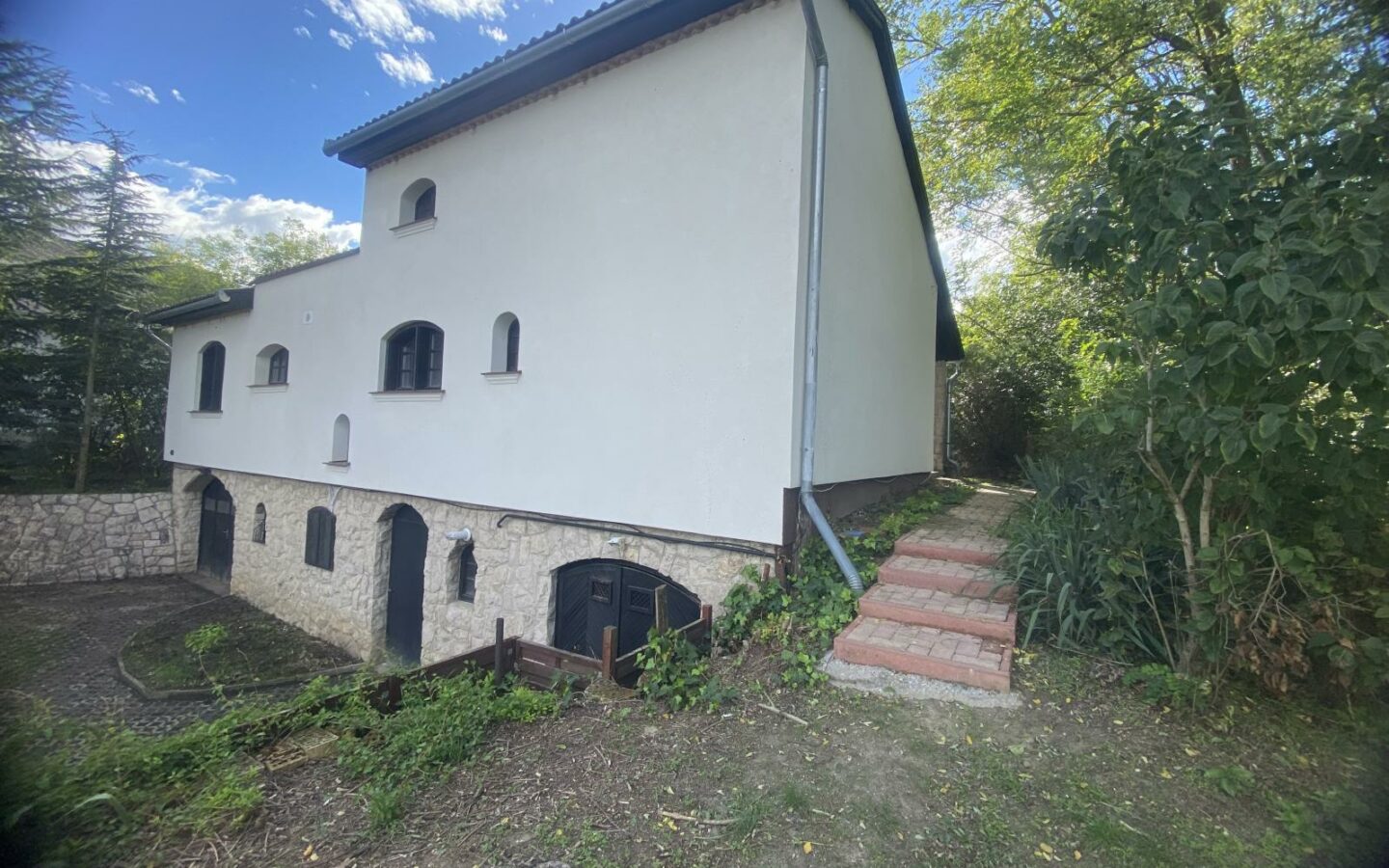 Spacious 280 M² Mediterranean Villa With Large Garden Near A Lake – Peaceful Countryside Living In Hungary