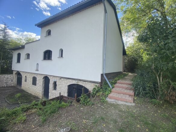 Spacious 280 M² Mediterranean Villa With Large Garden Near A Lake – Peaceful Countryside Living In Hungary
