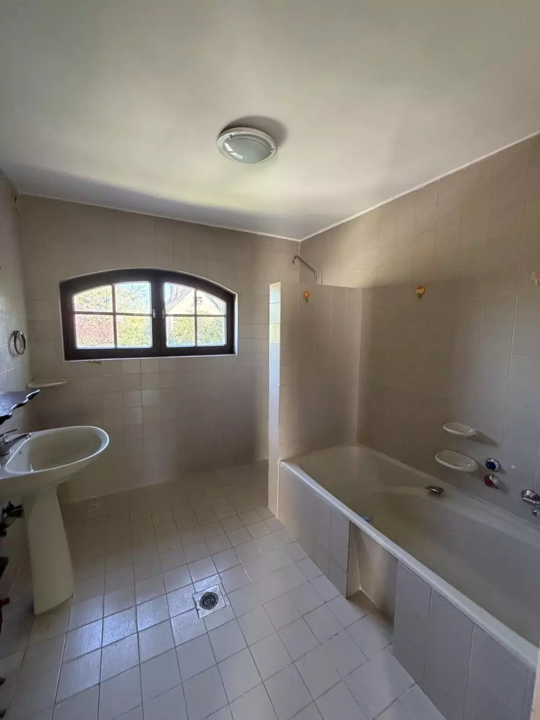 Spacious 280 M² Mediterranean Villa With Large Garden Near A Lake – Peaceful Countryside Living In Hungary