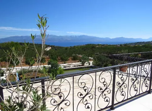 House Of 189 M² With Private Retreat In Brač