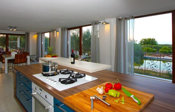 House Of 189 M² With Private Retreat In Brač