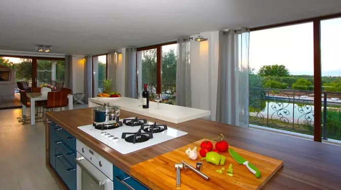 House Of 189 M² With Private Retreat In Brač