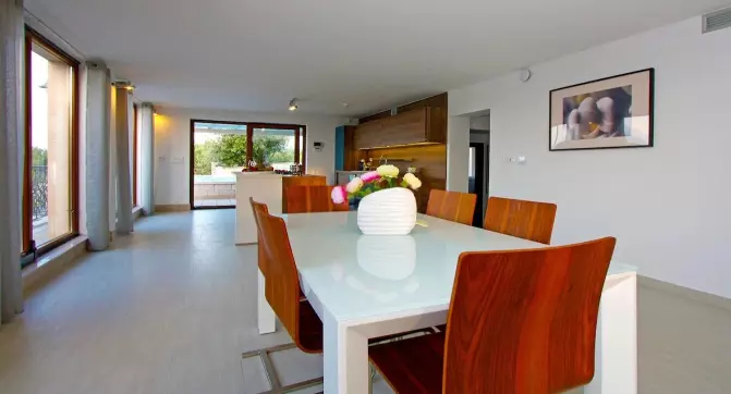 House Of 189 M² With Private Retreat In Brač