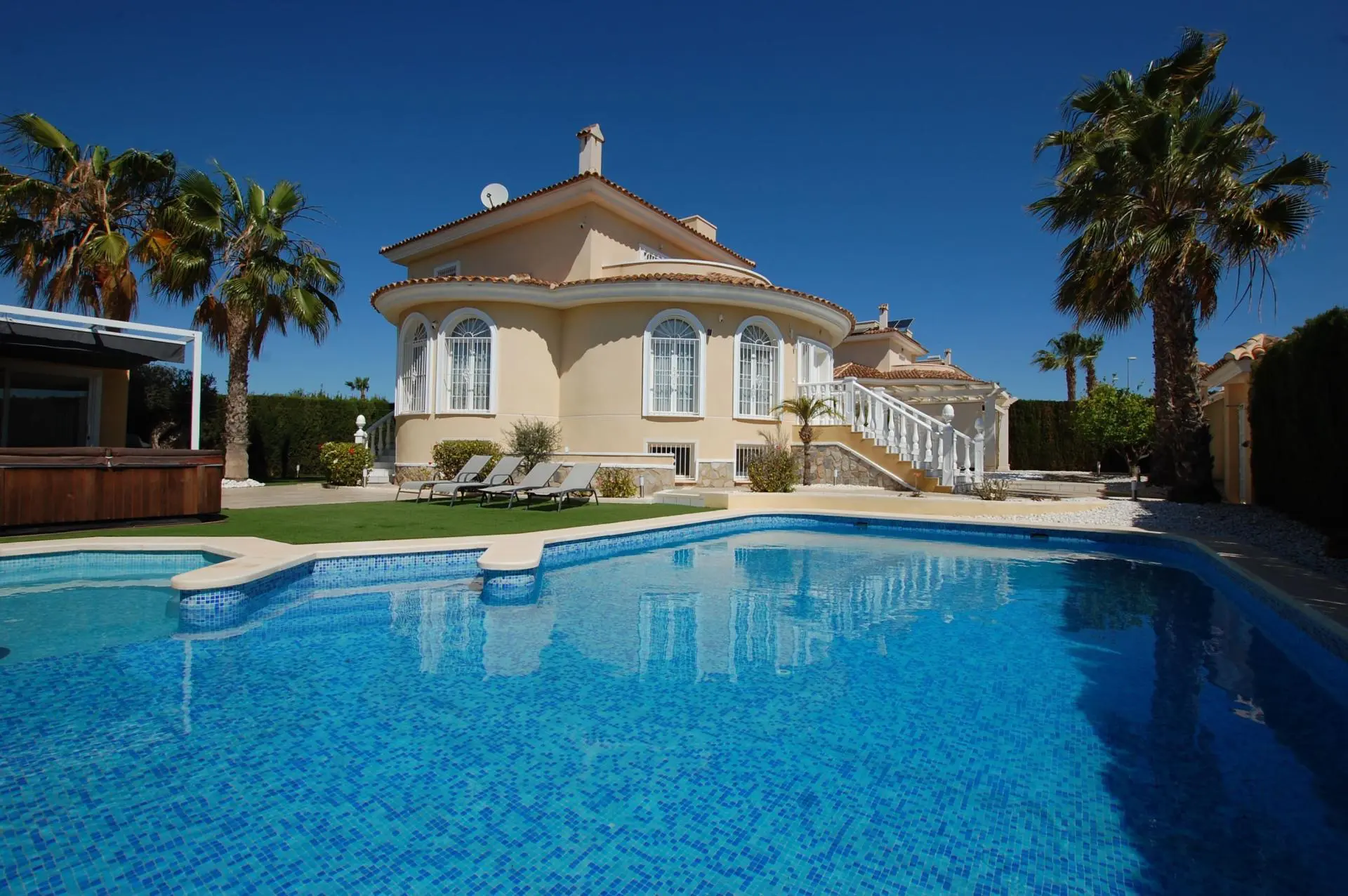 Villa Of 380 M² In Rojales, Spain