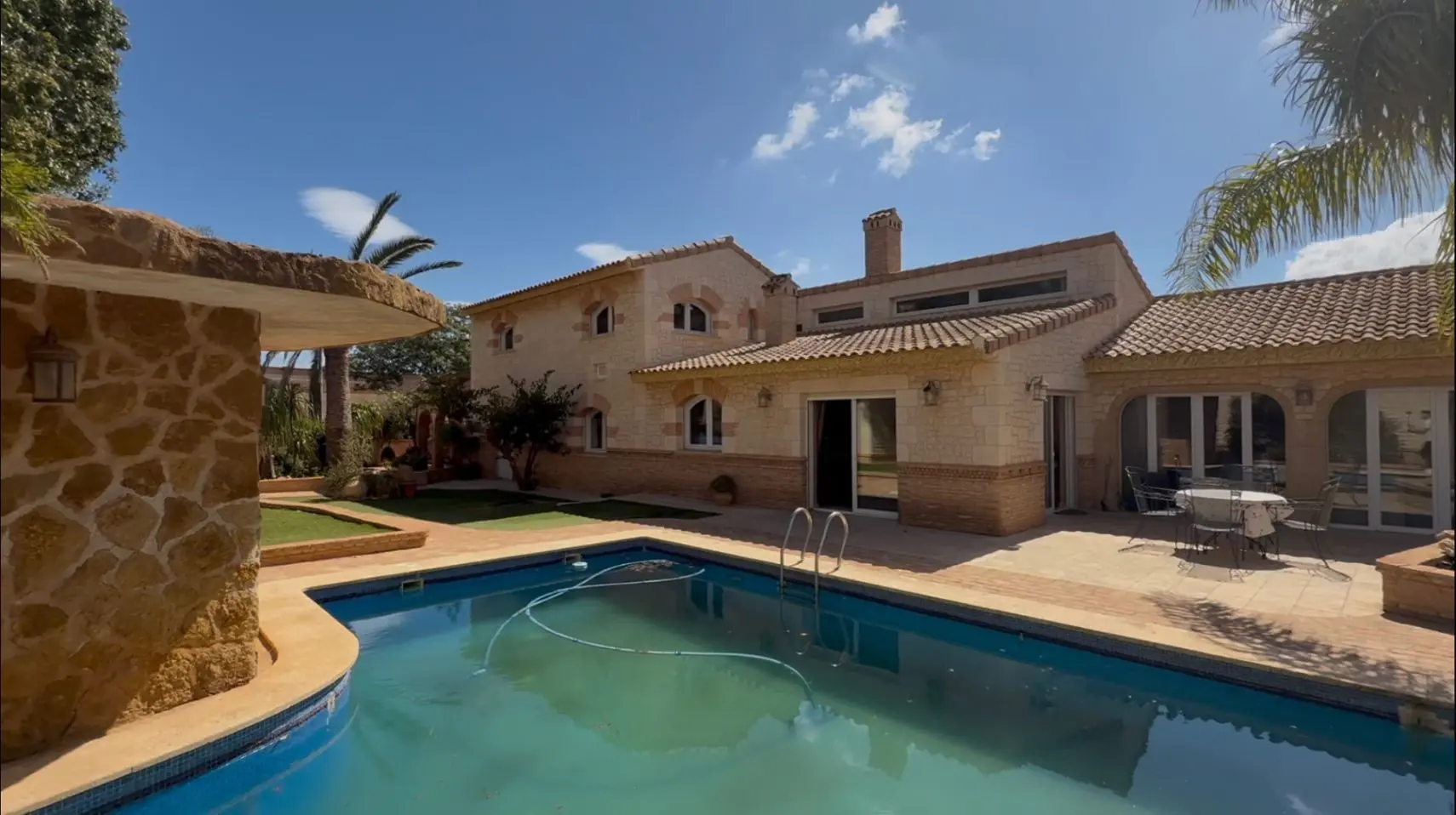 Villa Of 440 M² In Los Nietos, Spain