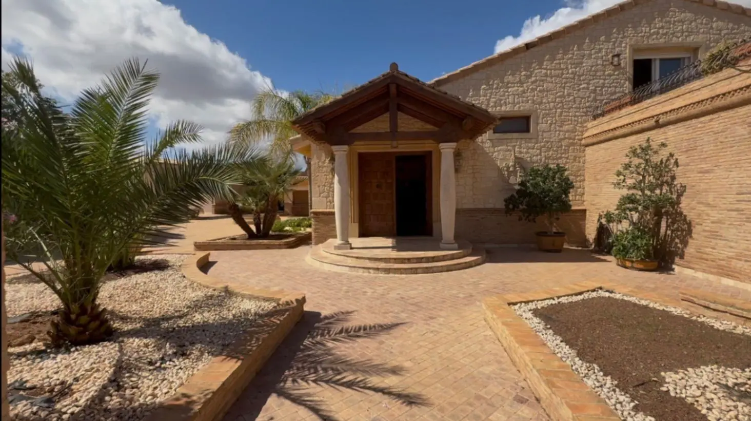 Villa Of 440 M² In Los Nietos, Spain