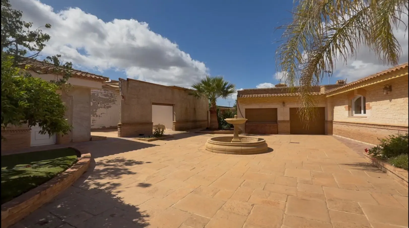 Villa Of 440 M² In Los Nietos, Spain