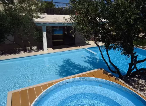 House Of 189 M² With Private Retreat In Brač