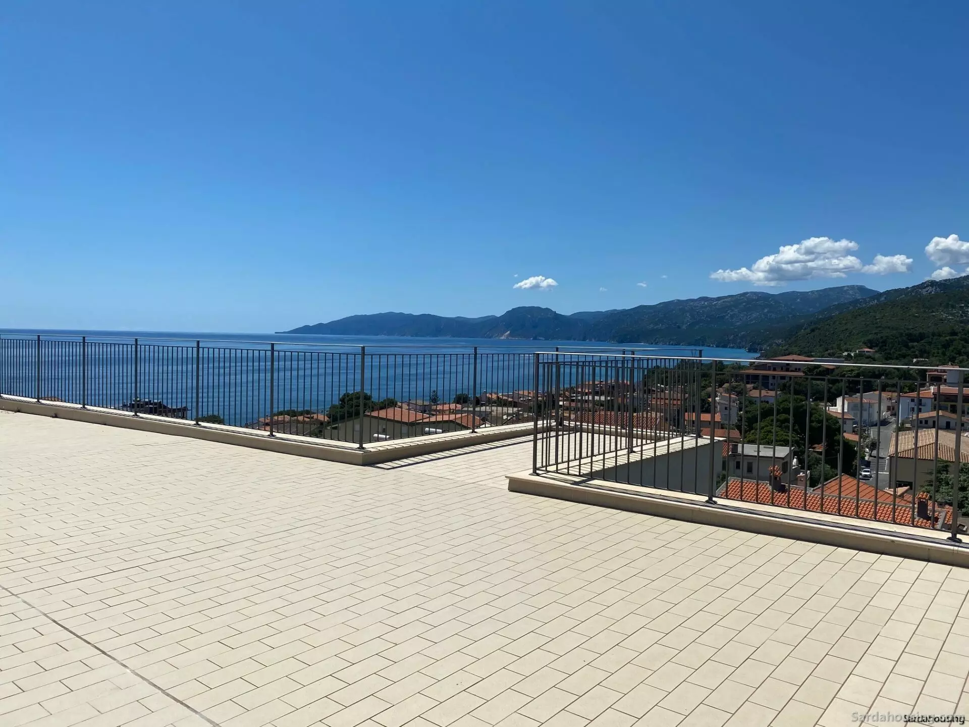 Penthouse With Views 150 M To The Beach In Sardinia
