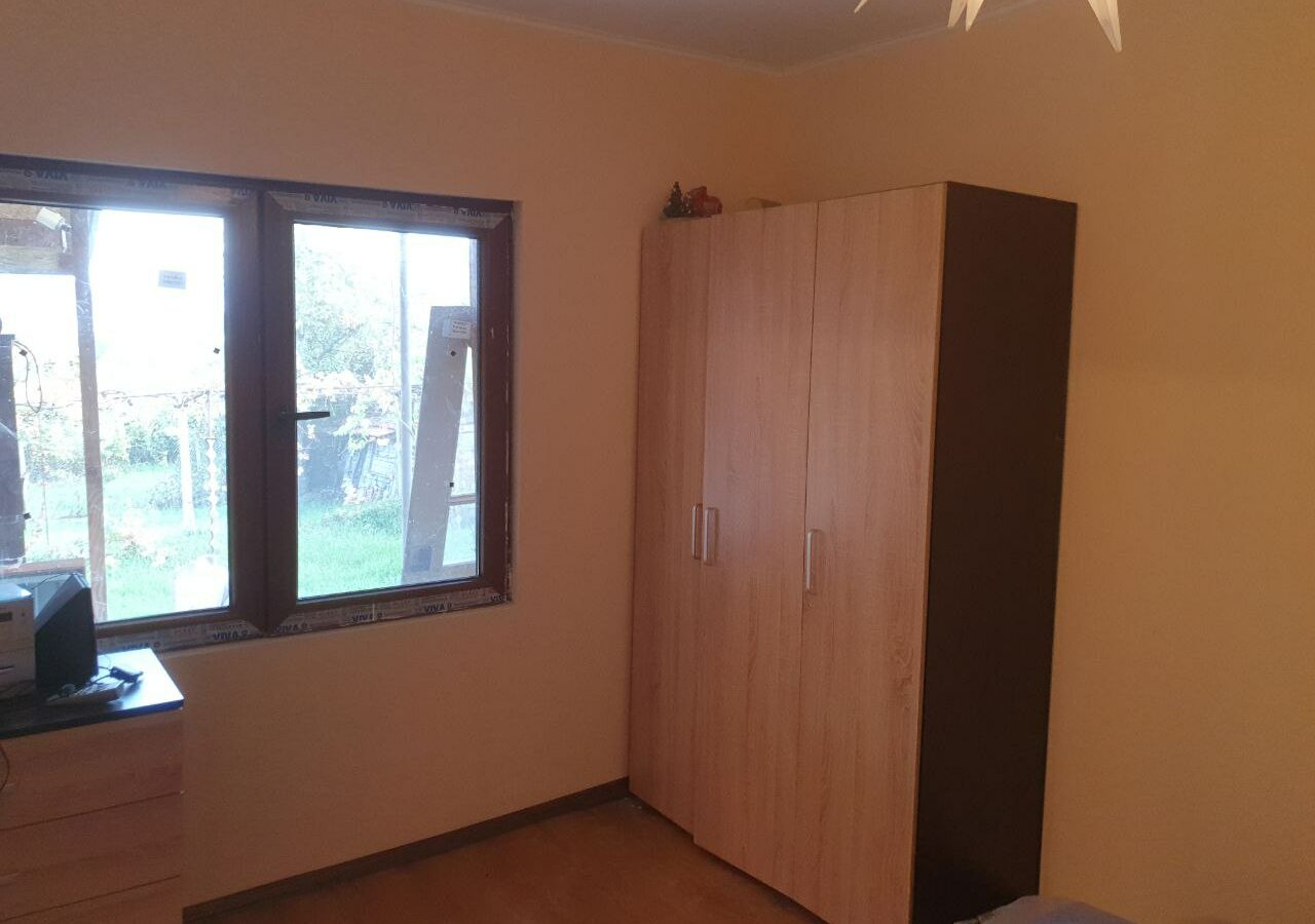 Estate Of 1000 M² With A Large Yard And Fast Access To Sofia (airport)