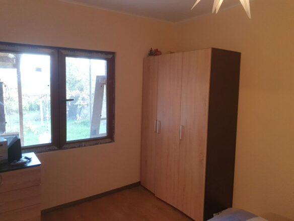 Estate Of 1000 M² With A Large Yard And Fast Access To Sofia (airport)