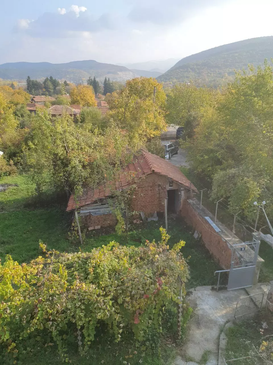 Estate Of 1000 M² With A Large Yard And Fast Access To Sofia (airport)