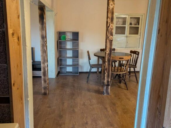 Estate Of 1000 M² With A Large Yard And Fast Access To Sofia (airport)