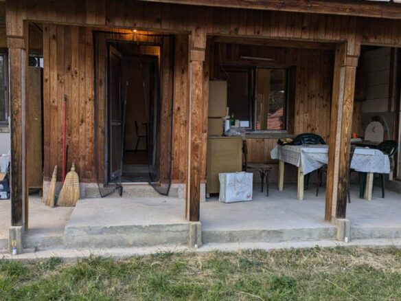 Estate Of 1000 M² With A Large Yard And Fast Access To Sofia (airport)