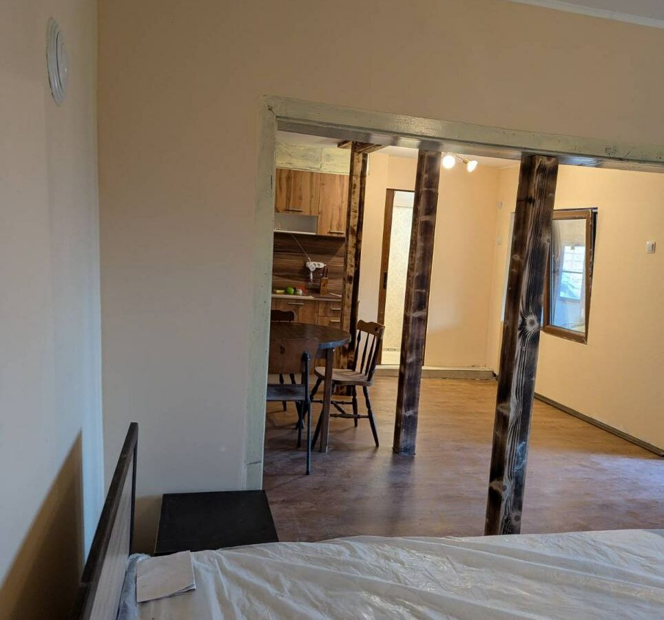 Estate Of 1000 M² With A Large Yard And Fast Access To Sofia (airport)