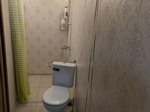 Estate Of 1000 M² With A Large Yard And Fast Access To Sofia (airport)
