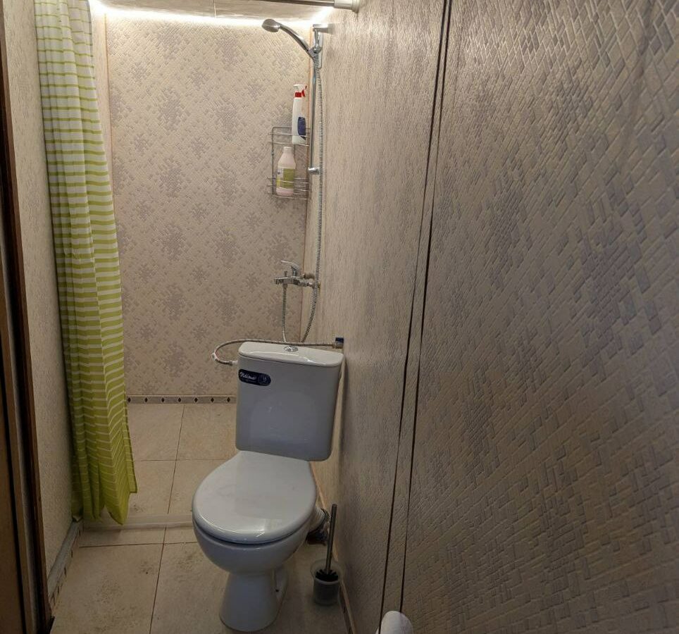 Estate Of 1000 M² With A Large Yard And Fast Access To Sofia (airport)
