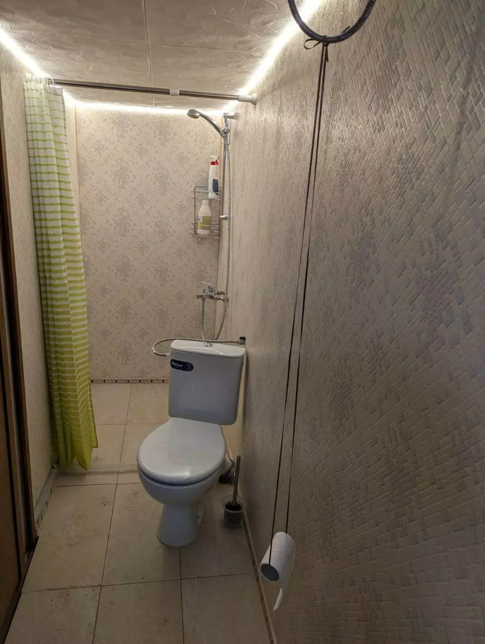 Estate Of 1000 M² With A Large Yard And Fast Access To Sofia (airport)
