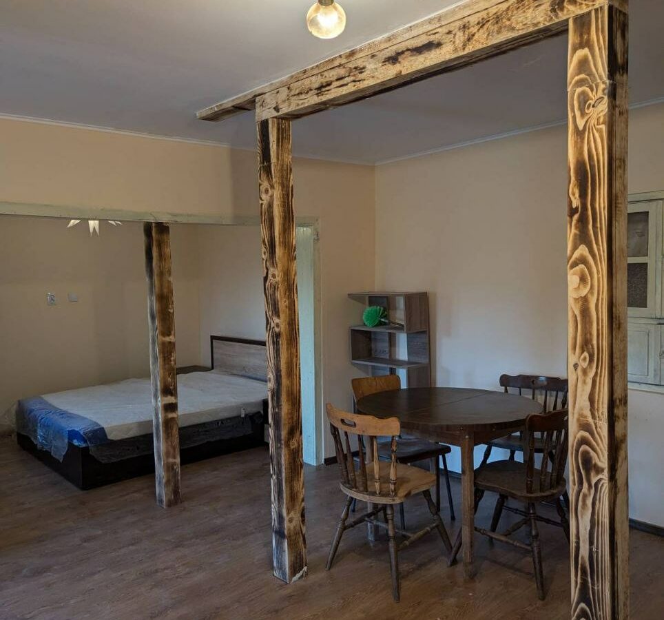 Estate Of 1000 M² With A Large Yard And Fast Access To Sofia (airport)
