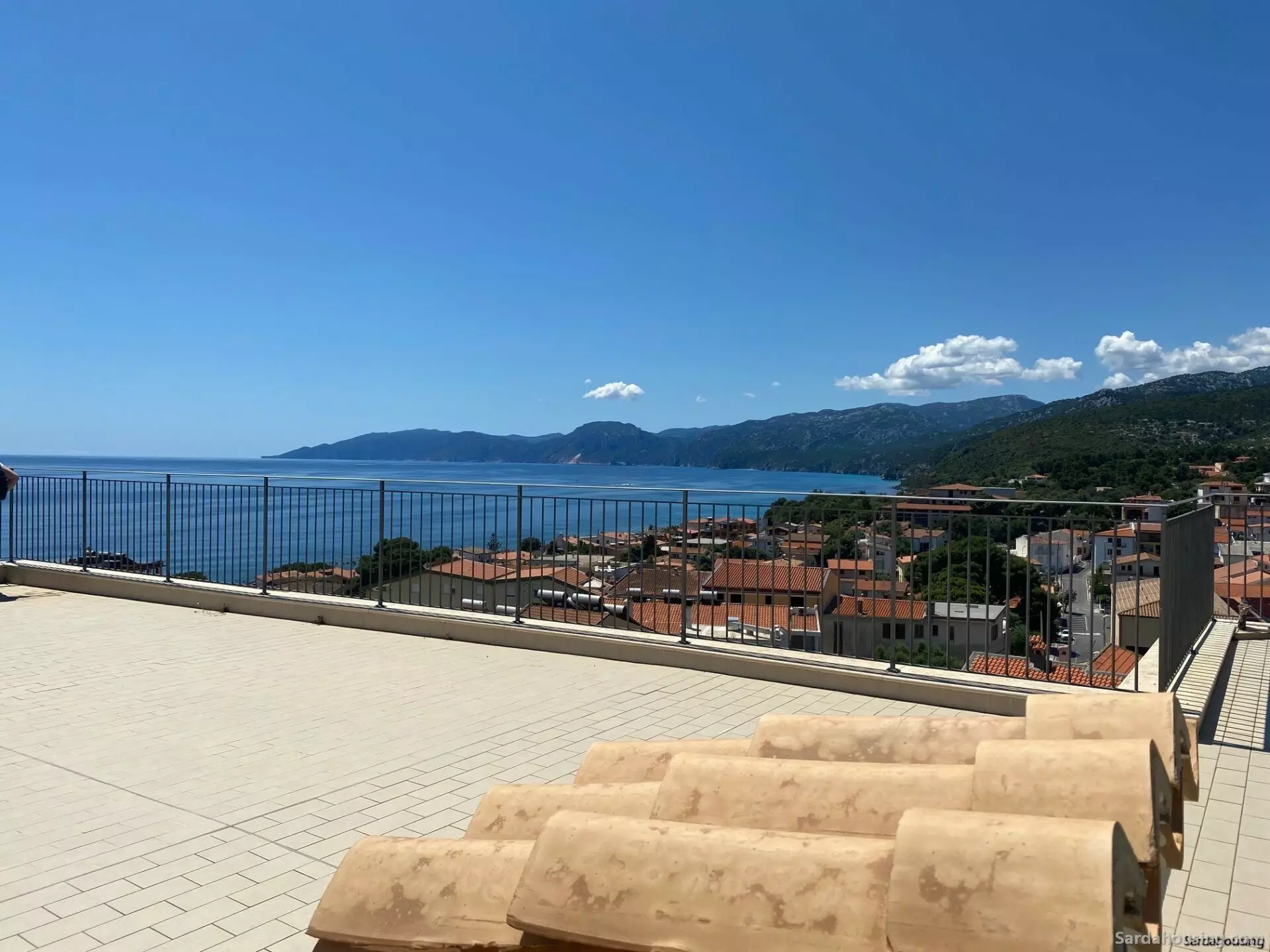 Penthouse With Views 150 M To The Beach In Sardinia