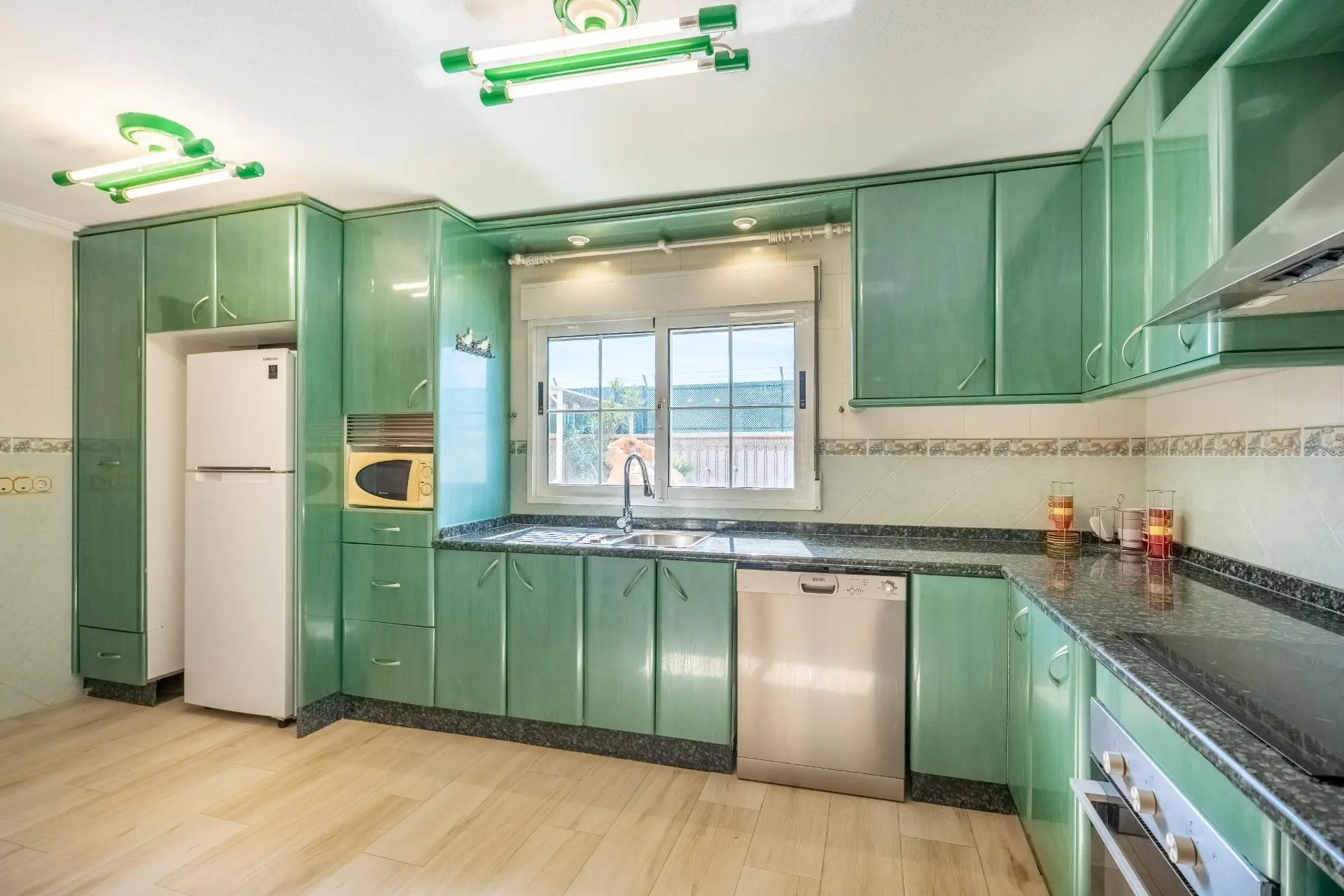 Villa 320 M² In Torrevieja, Spain – Mediter Real Estate**title:** 4-bed Villa In Torrevieja, Spain With Pool