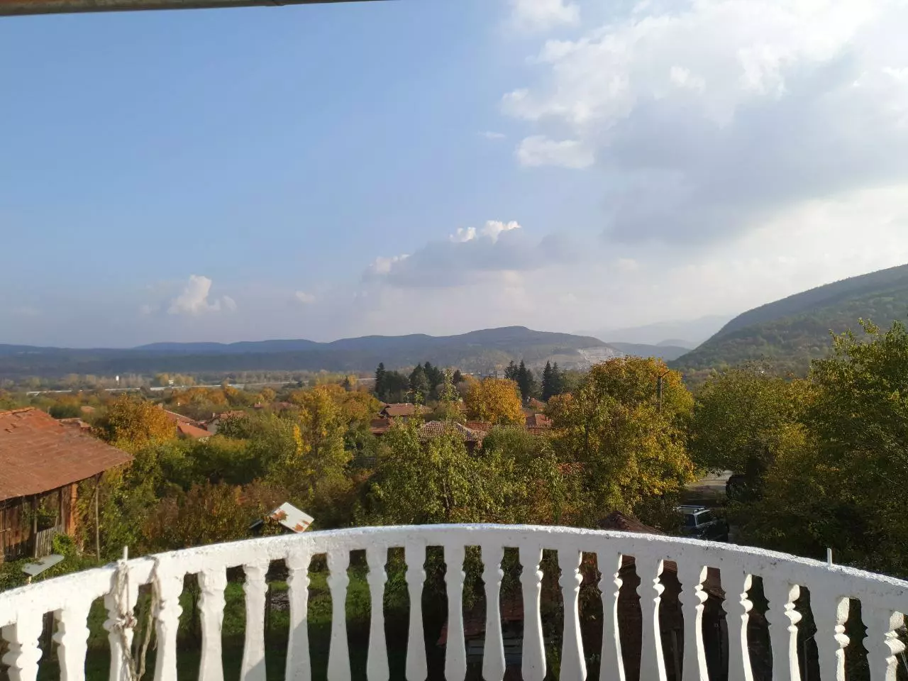 Estate Of 1000 M² With A Large Yard And Fast Access To Sofia (airport)