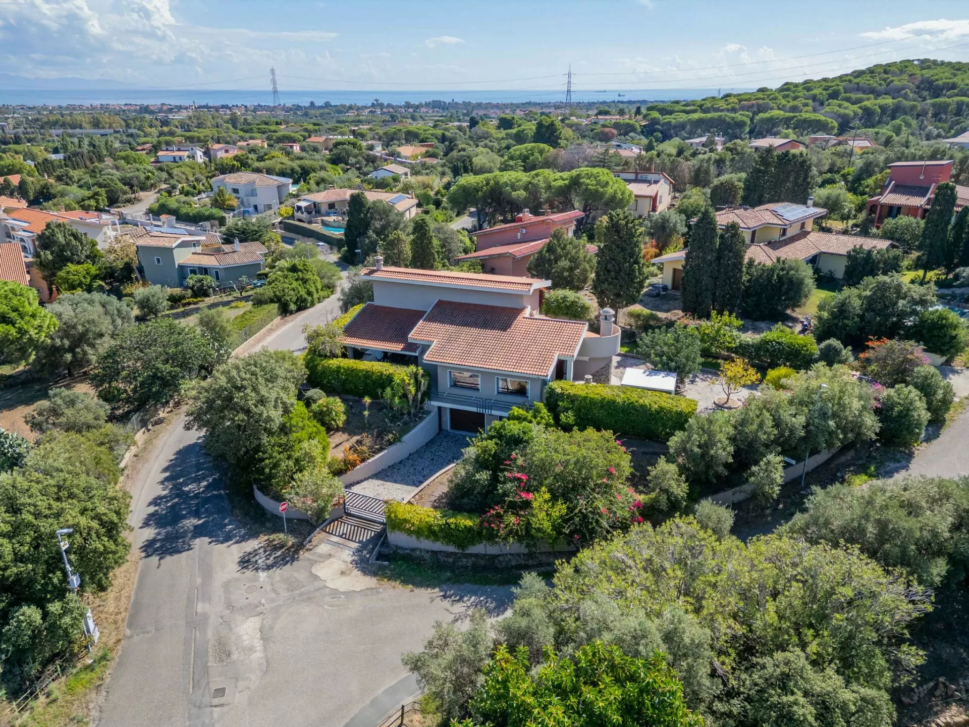 Villa Of 300 M² With 5 Bedrooms And Swimming Pool In Miami