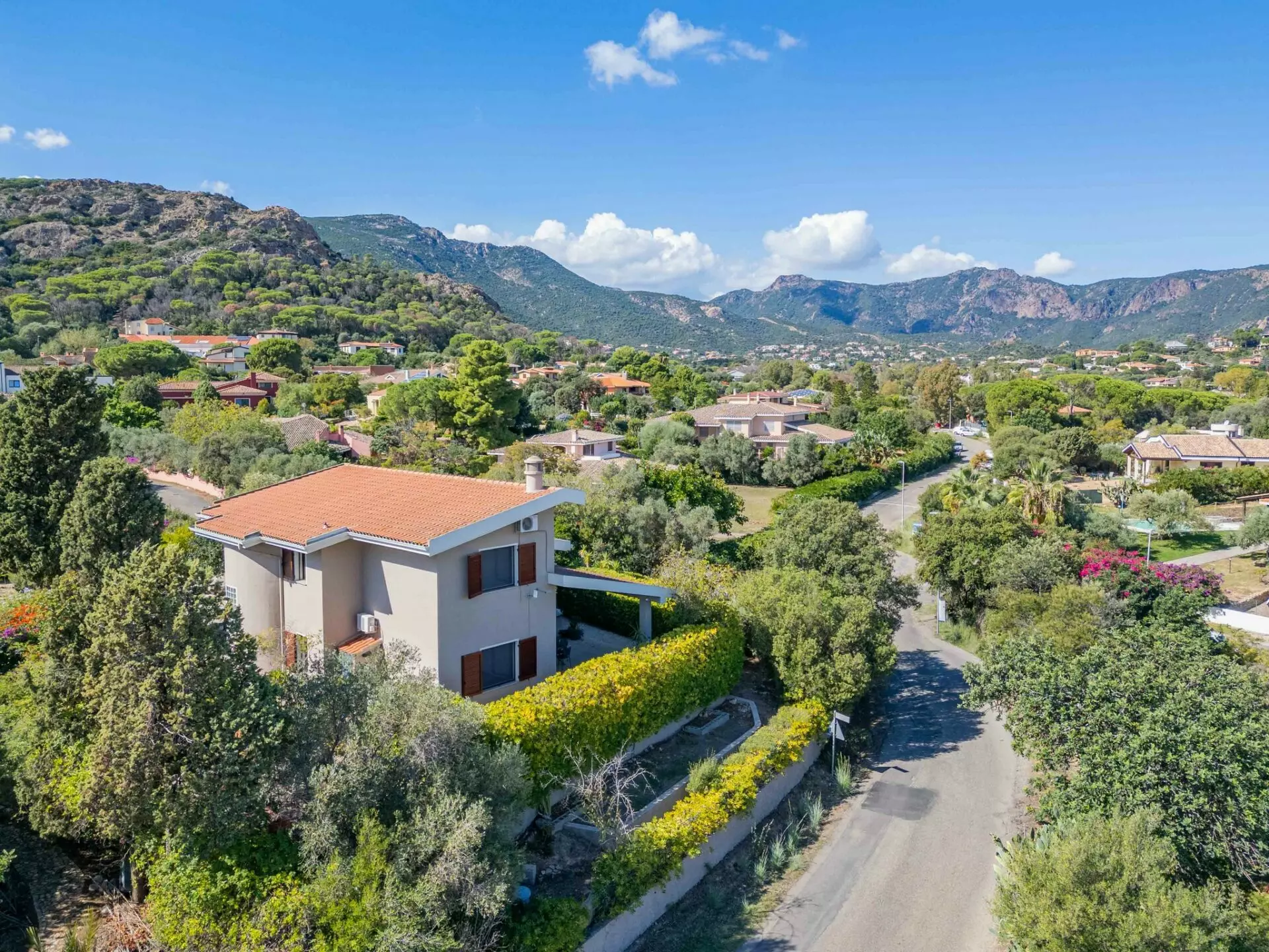 Villa Of 300 M² With 5 Bedrooms And Swimming Pool In Miami