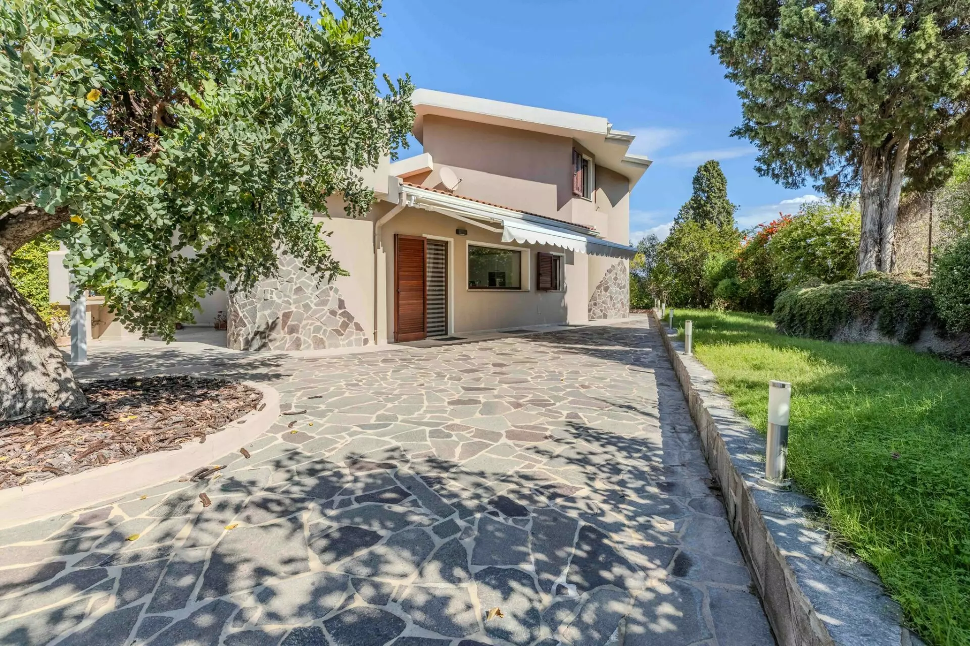 Villa Of 300 M² With 5 Bedrooms And Swimming Pool In Miami