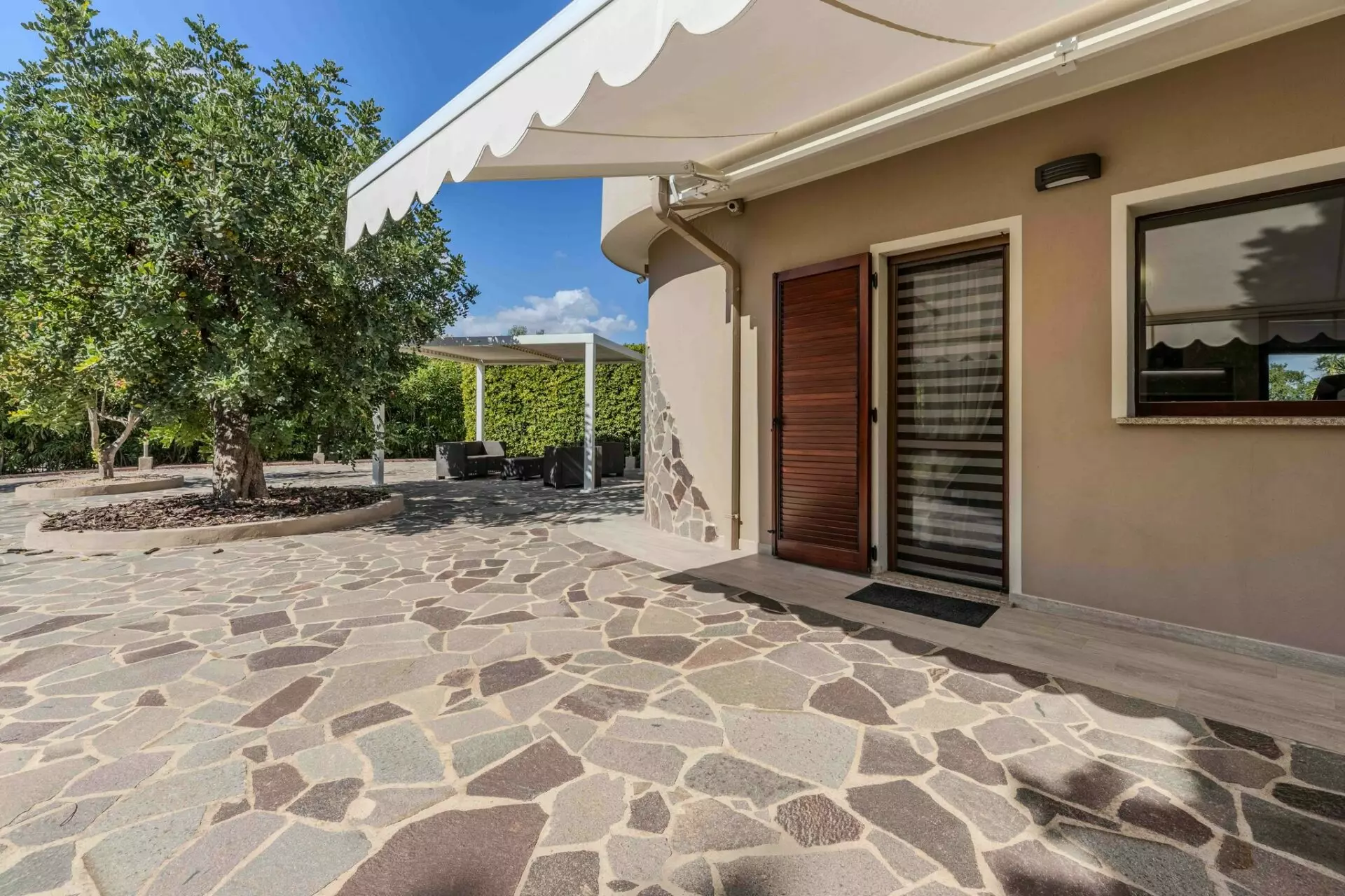 Villa Of 300 M² With 5 Bedrooms And Swimming Pool In Miami