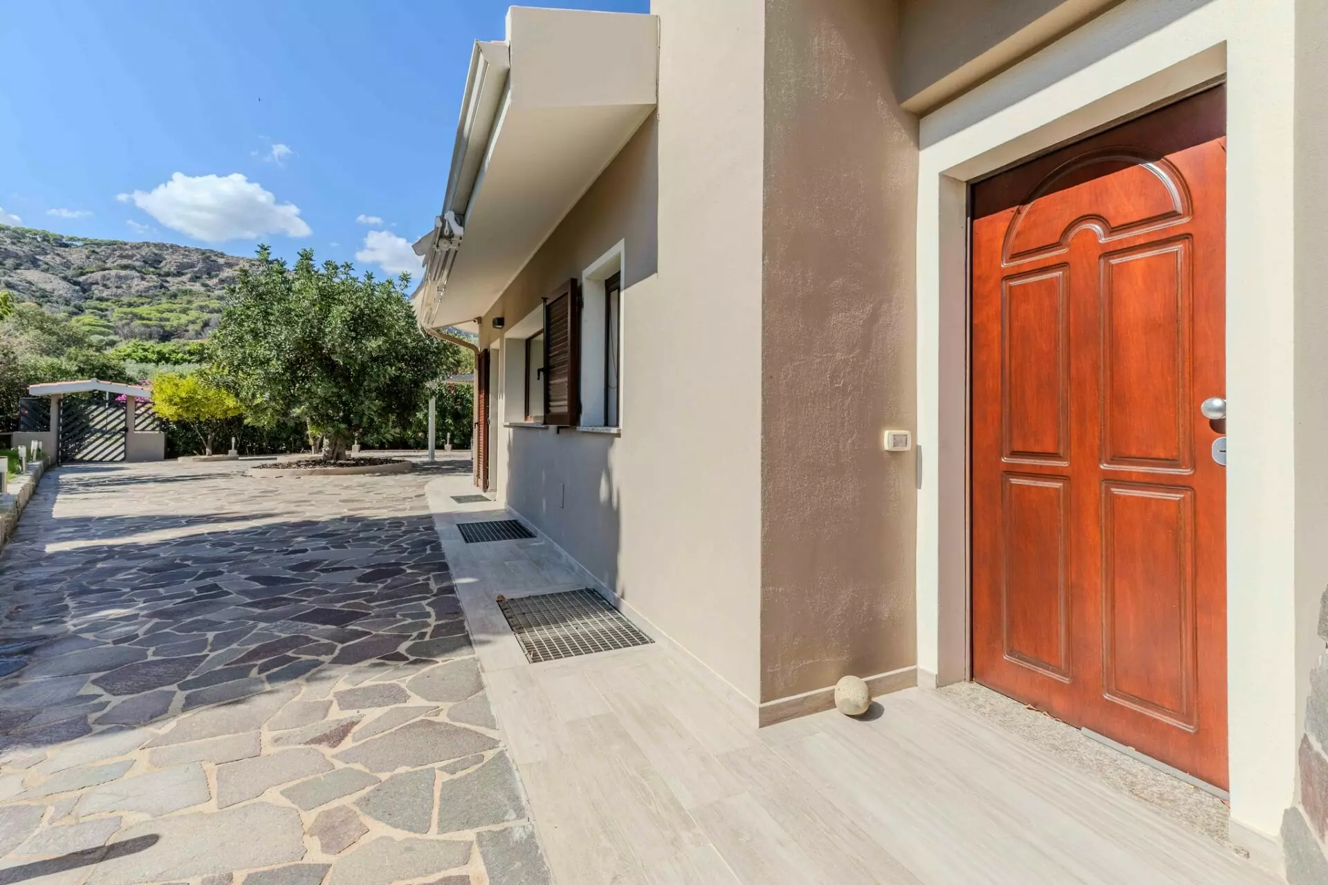 Villa Of 300 M² With 5 Bedrooms And Swimming Pool In Miami