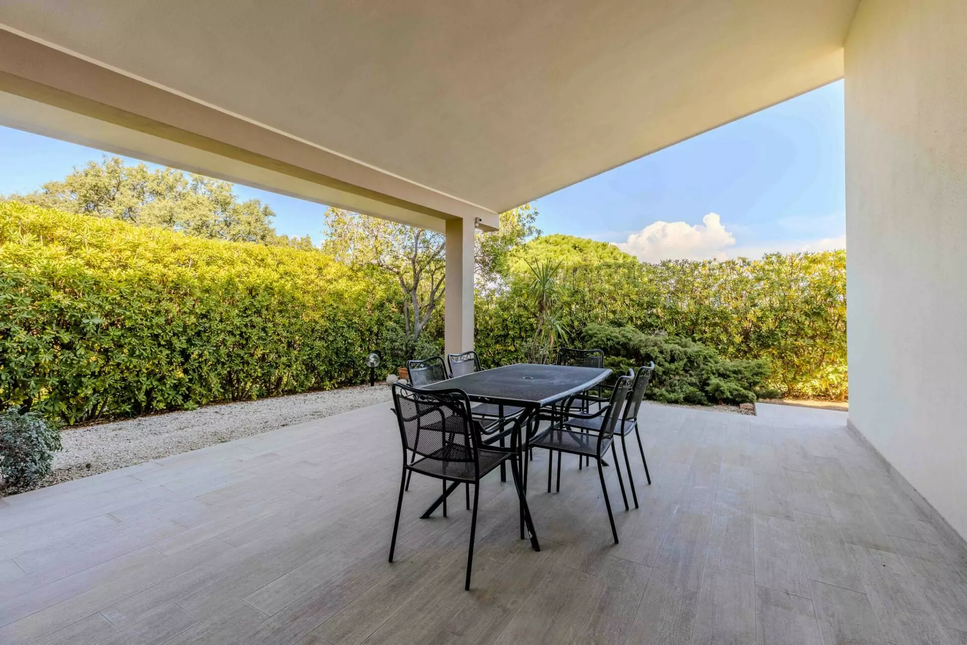 Villa Of 300 M² With 5 Bedrooms And Swimming Pool In Miami