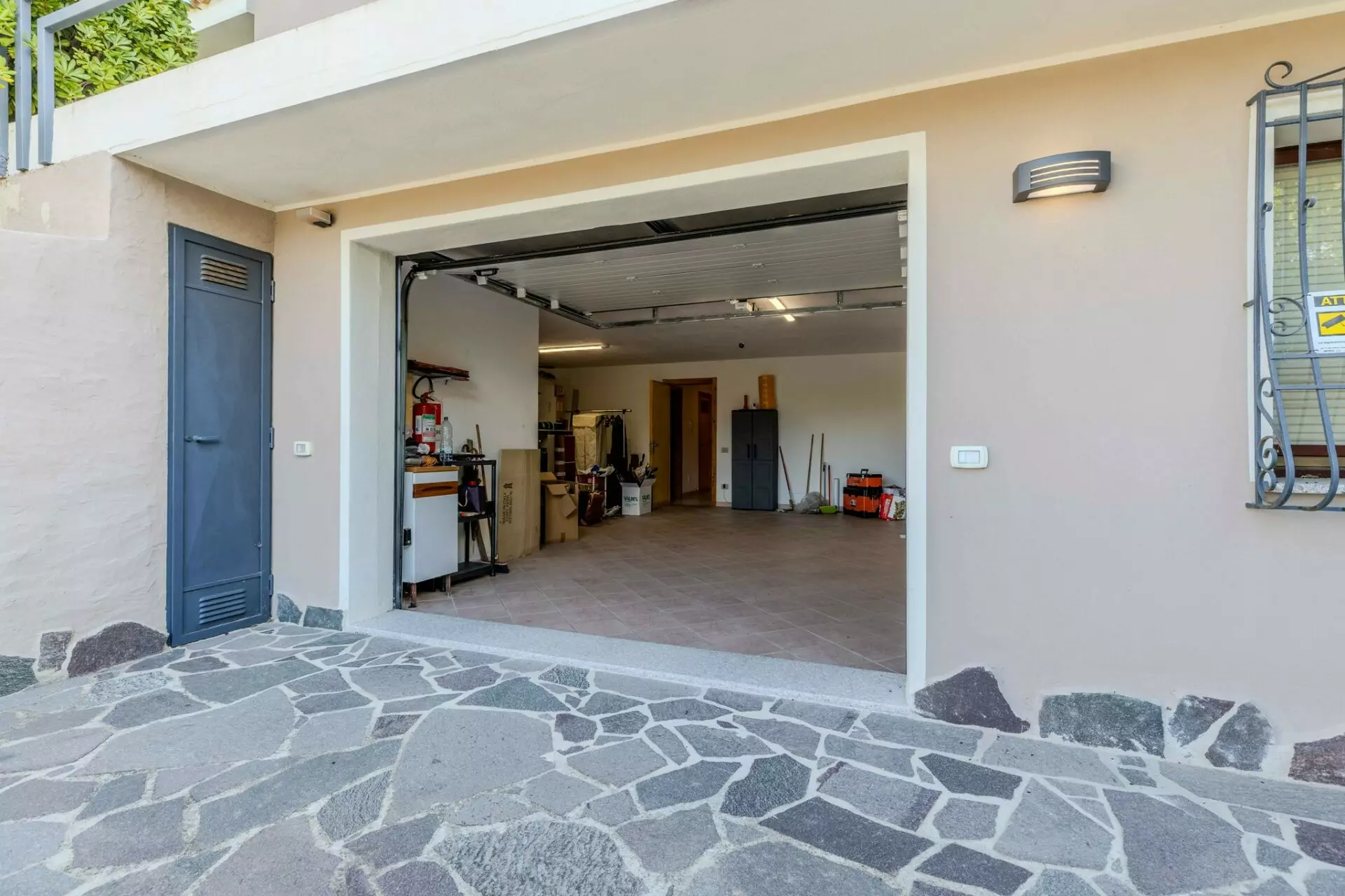Villa Of 300 M² With 5 Bedrooms And Swimming Pool In Miami