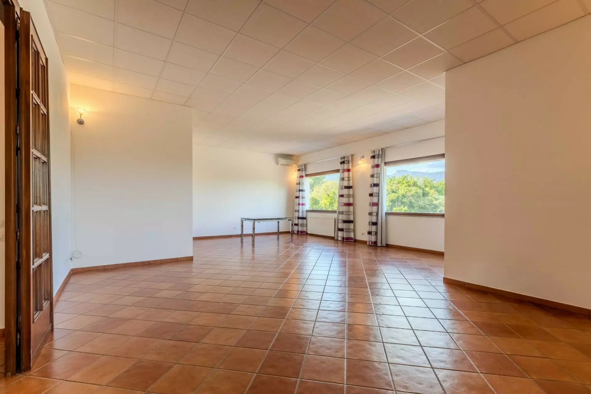 Villa Of 300 M² With 5 Bedrooms And Swimming Pool In Miami