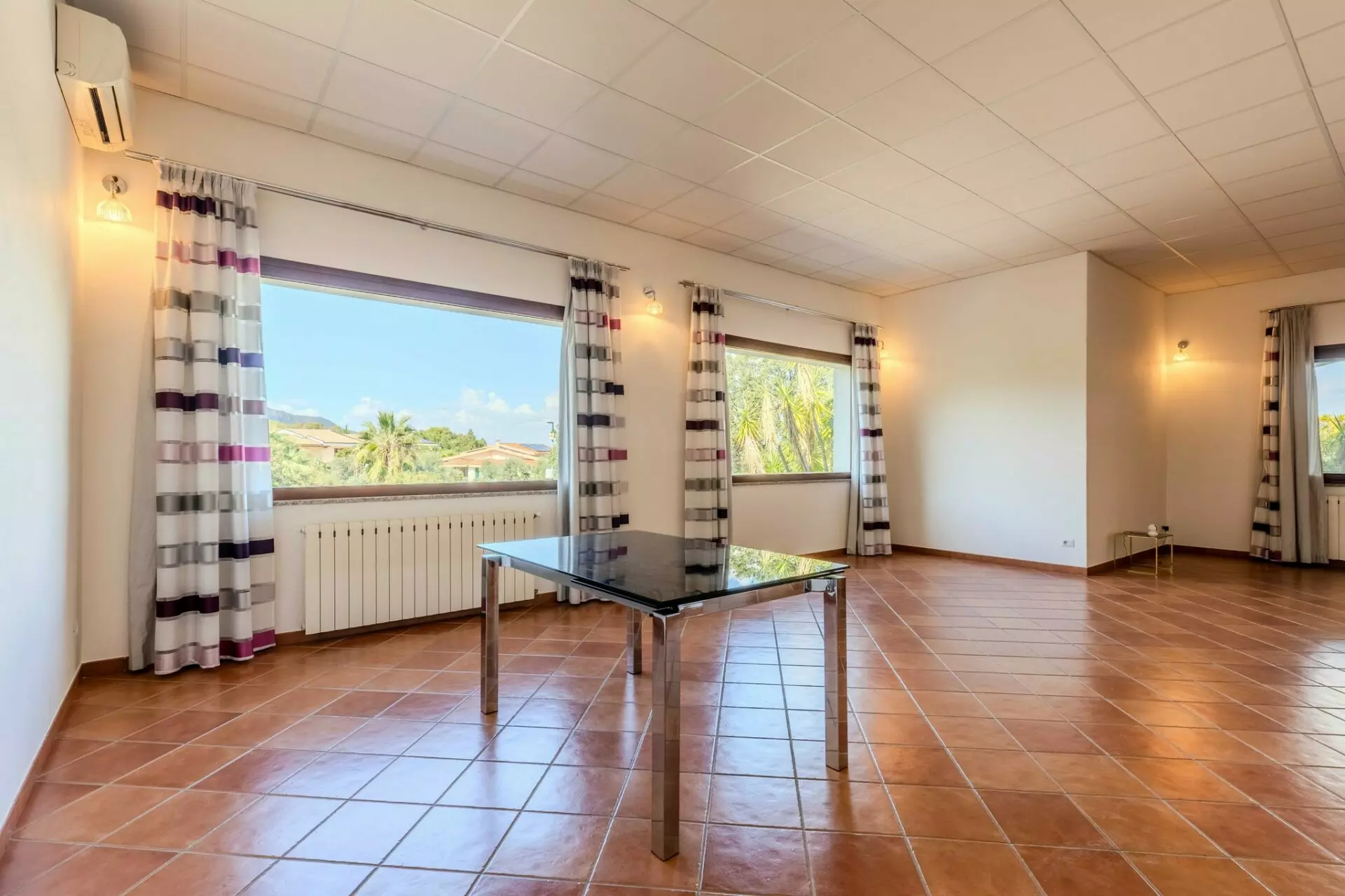Villa Of 300 M² With 5 Bedrooms And Swimming Pool In Miami