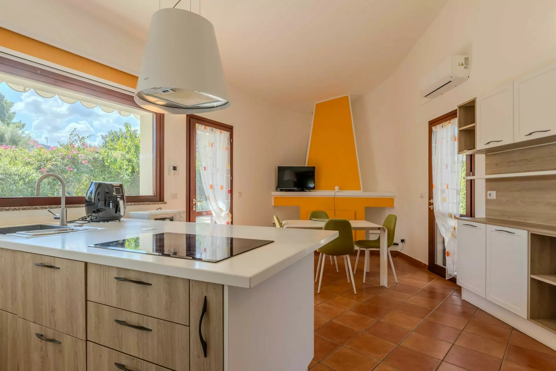 Villa Of 300 M² With 5 Bedrooms And Swimming Pool In Miami