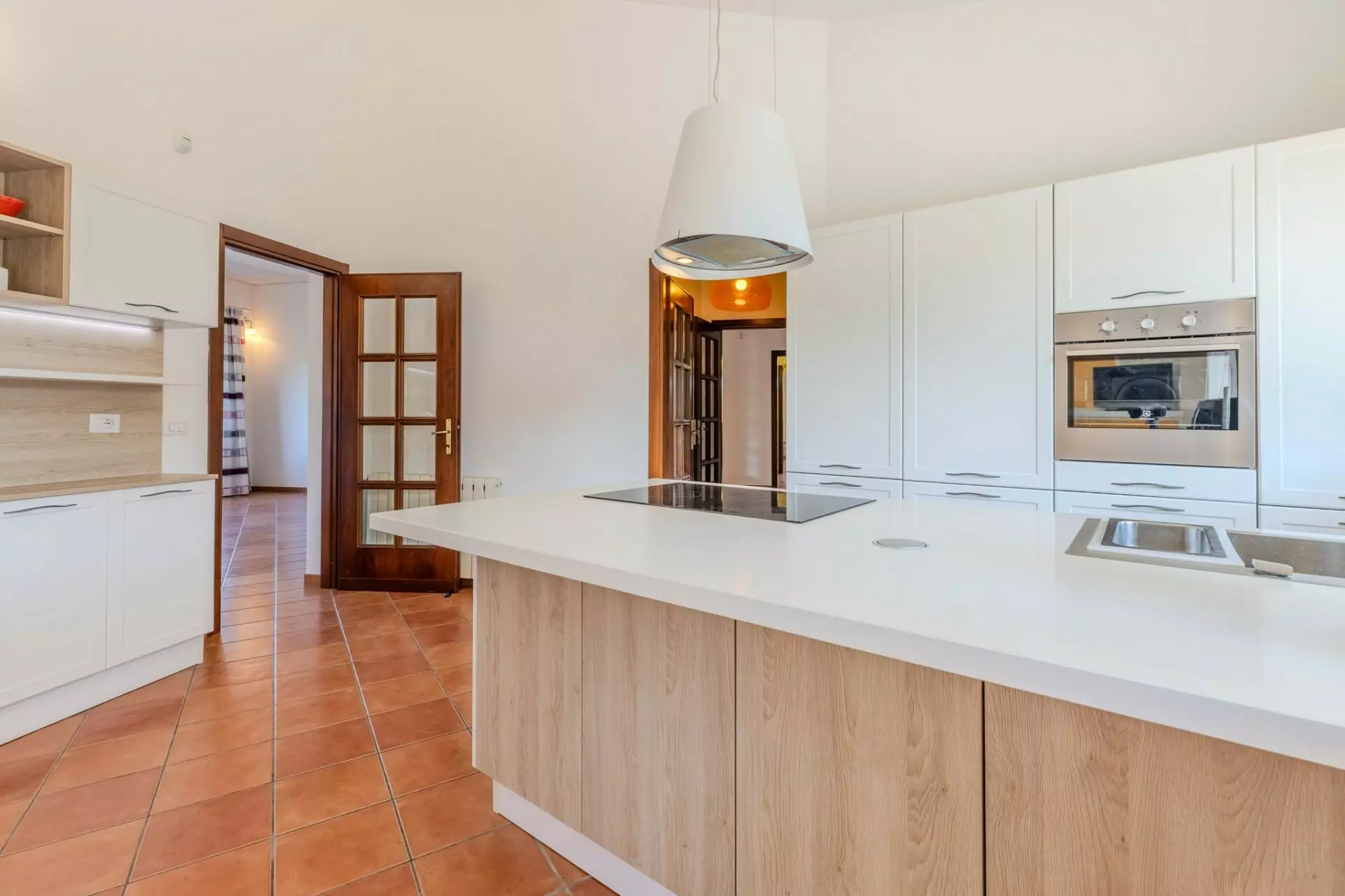 Villa Of 300 M² With 5 Bedrooms And Swimming Pool In Miami