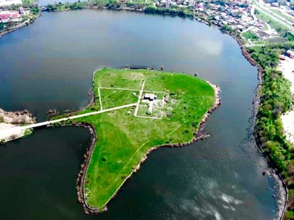Fundeni Island