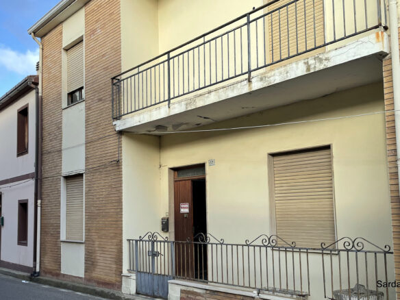Independent House With Courtyard In Solarussa, Sardinia