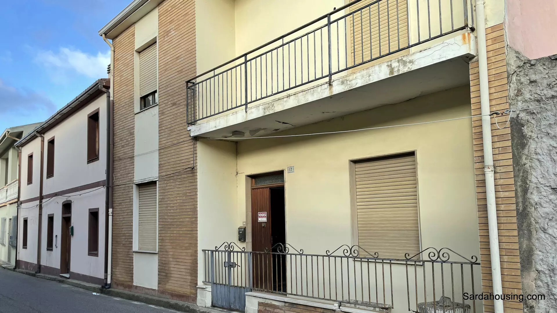 Independent House With Courtyard In Solarussa, Sardinia