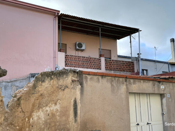 Independent House With Courtyard In Solarussa, Sardinia