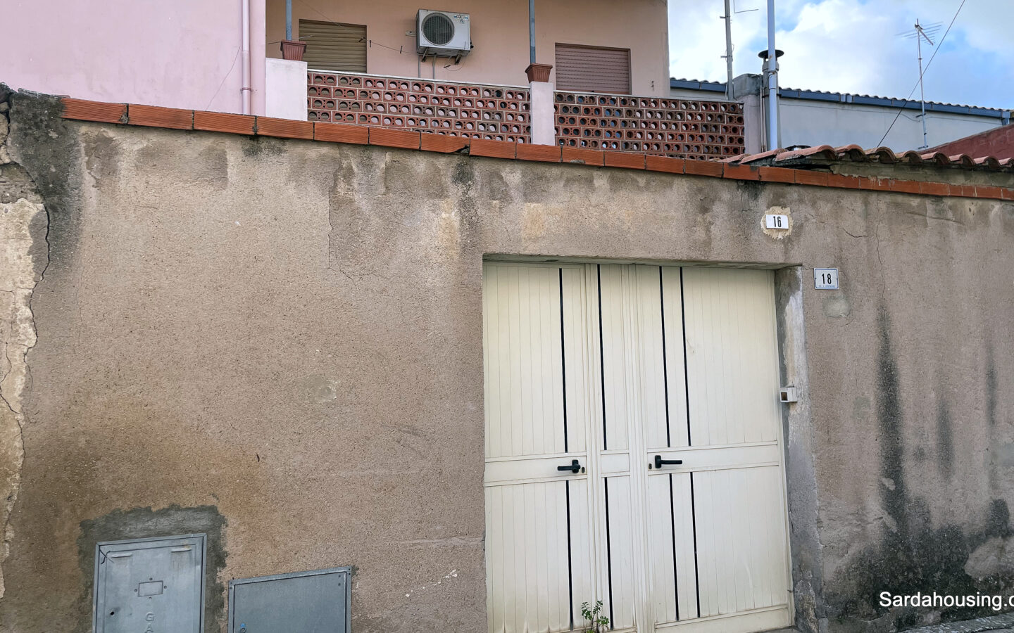 Independent House With Courtyard In Solarussa, Sardinia