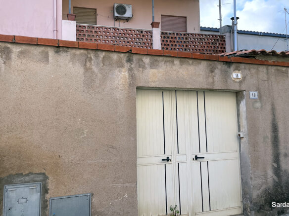 Independent House With Courtyard In Solarussa, Sardinia