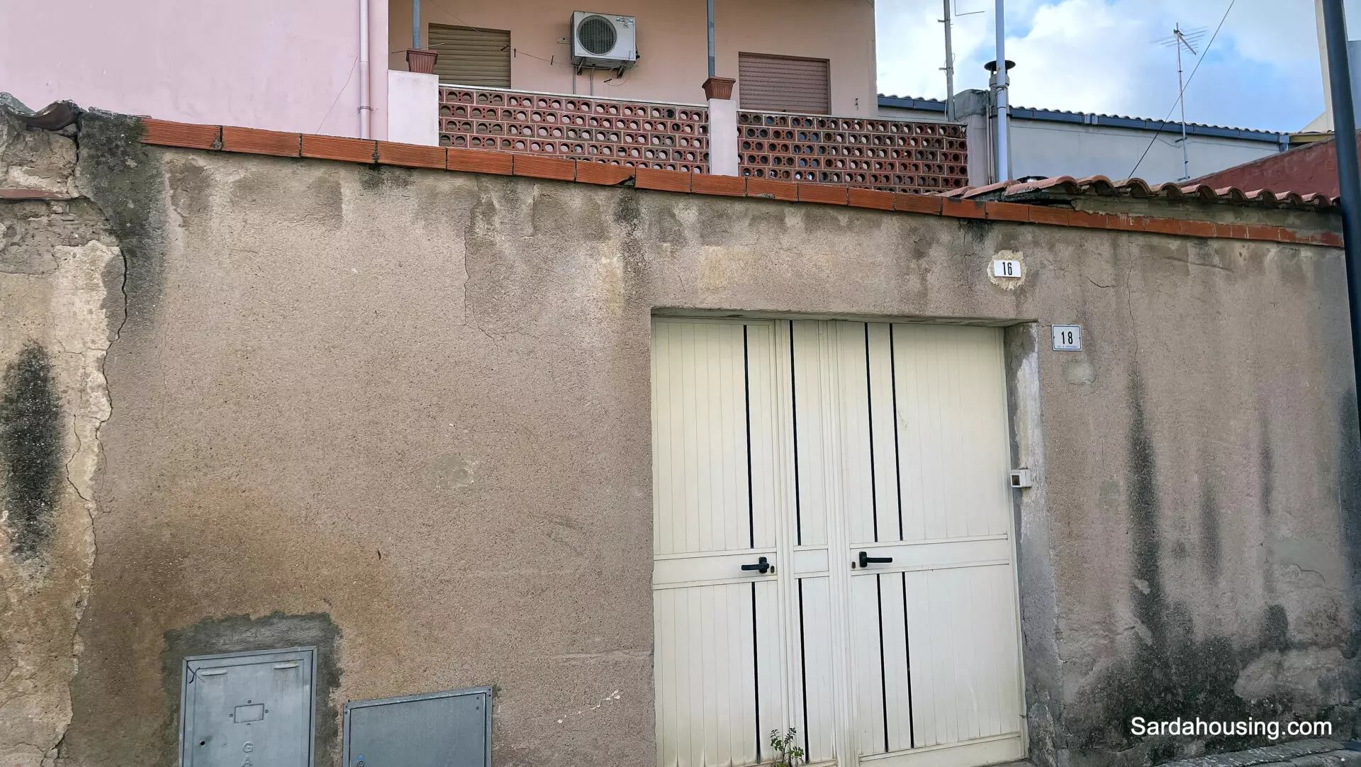 Independent House With Courtyard In Solarussa, Sardinia