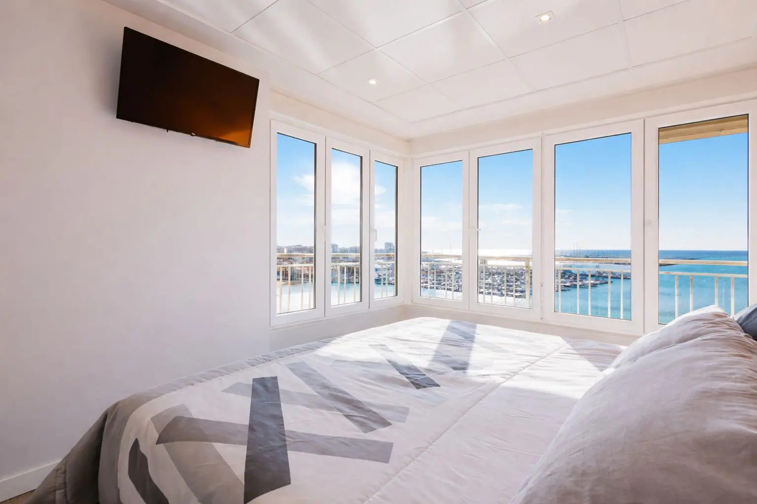Apartment Of 100 M² With Mediterranean Sea View In Torrevieja, Spain