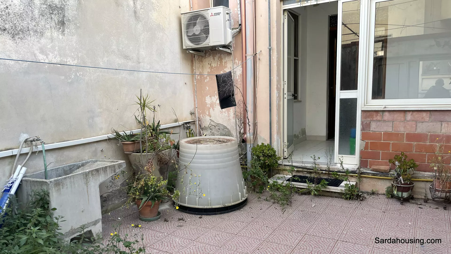 Independent House With Courtyard In Solarussa, Sardinia