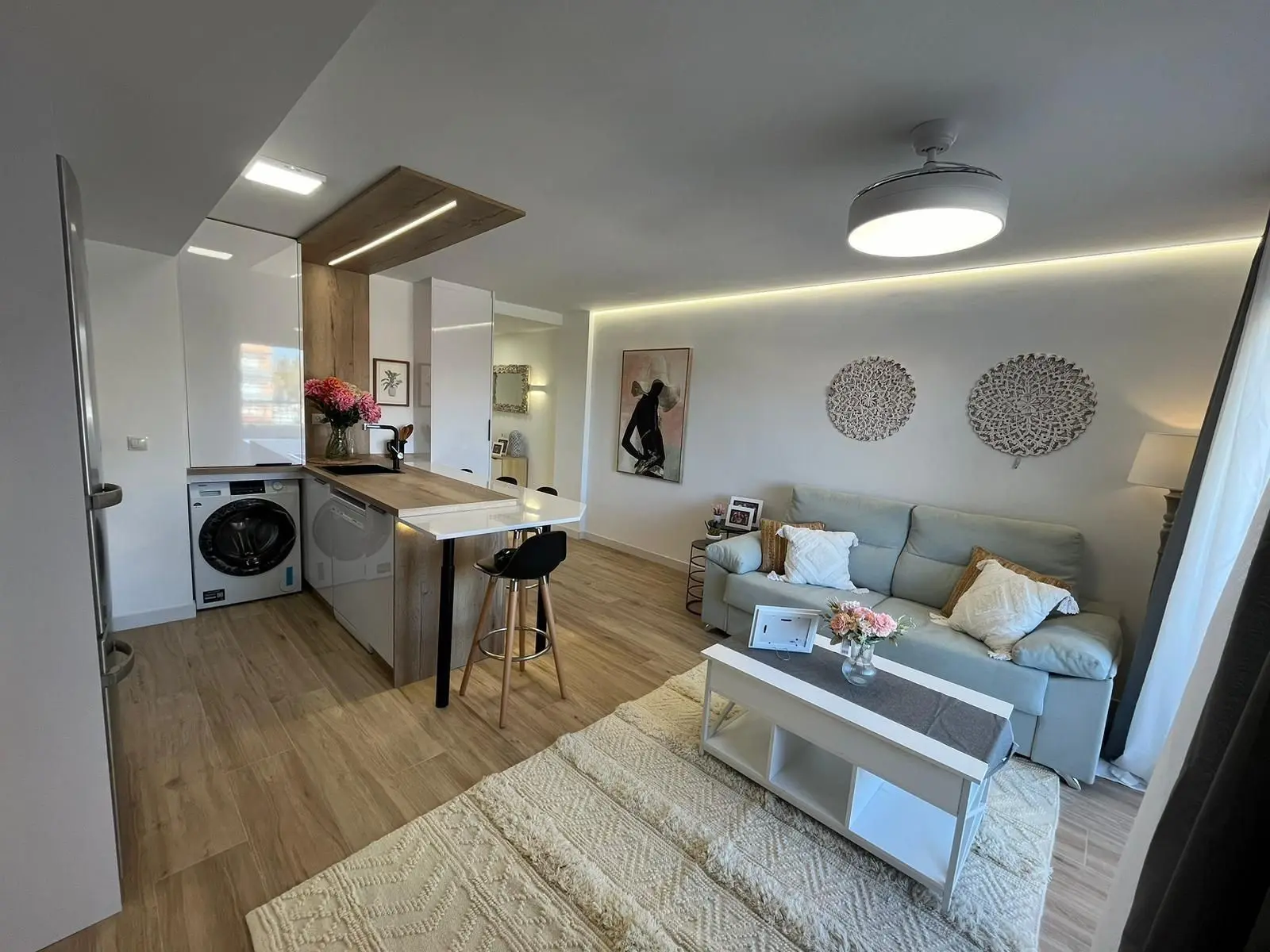 Apartment Of 92 M² In Torrevieja, Spain