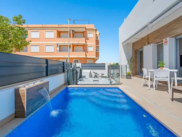 3-bedroom House In Formentera Del Segura, Spain (122 M²)